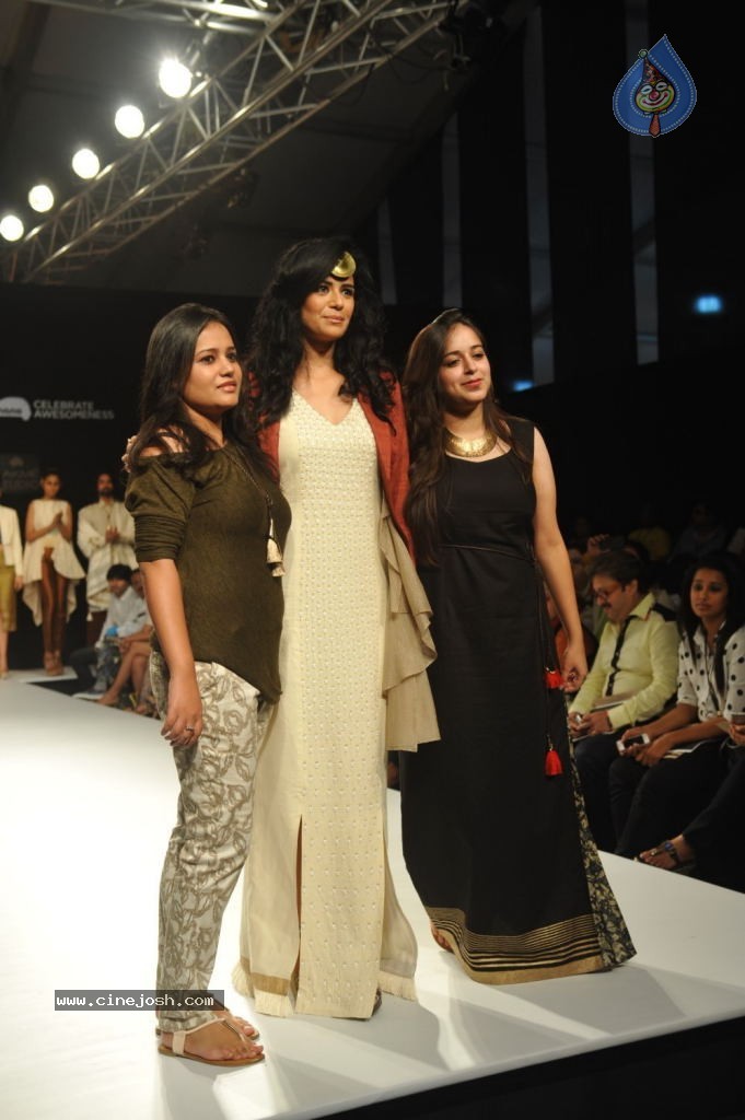 Bolly Celebs at LFW 2013 Winter Festive - 01 - 102 / 111 photos
