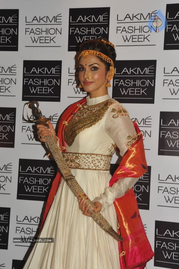 Bolly Celebs at LFW 2013 Winter Festive - 01 - 107 / 111 photos