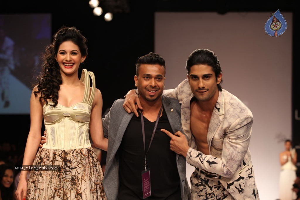 Bolly Celebs at LFW 2013 Winter Festive - 02 - 43 / 100 photos