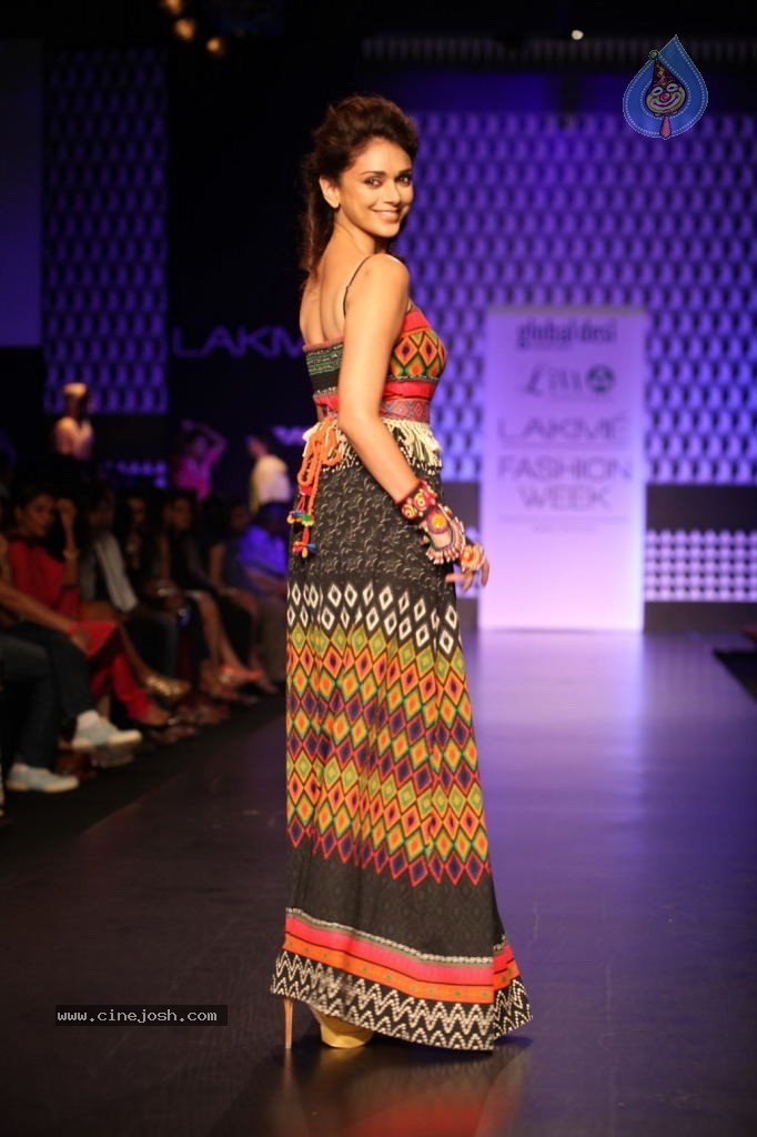Bolly Celebs at LFW 2013 Winter Festive - 02 - 55 / 100 photos