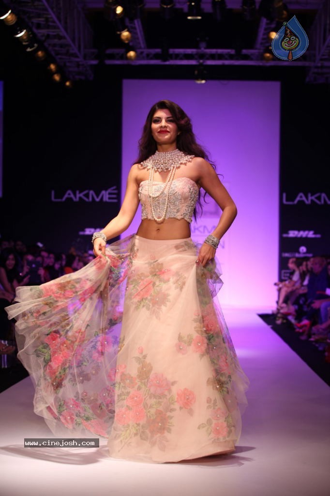 Bolly Celebs at LFW 2013 Winter Festive - 02 - 66 / 100 photos