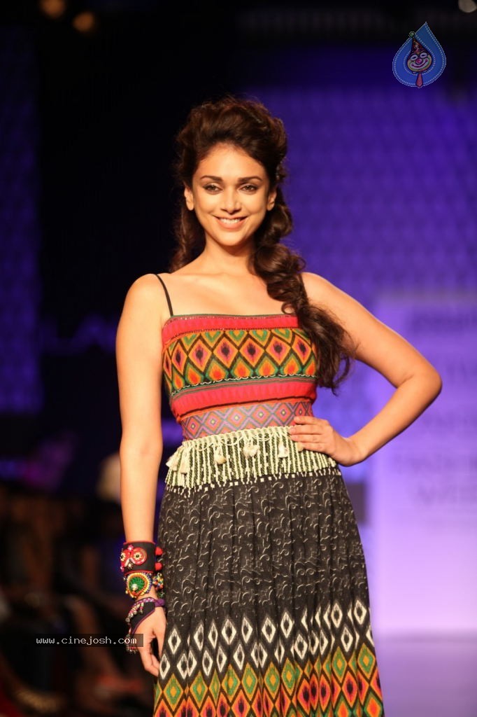 Bolly Celebs at LFW 2013 Winter Festive - 02 - 69 / 100 photos