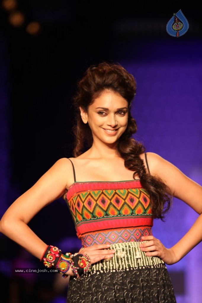 Bolly Celebs at LFW 2013 Winter Festive - 02 - 76 / 100 photos