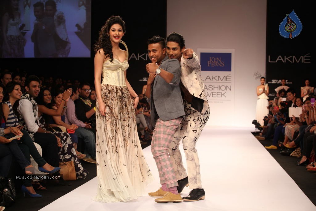 Bolly Celebs at LFW 2013 Winter Festive - 02 - 81 / 100 photos