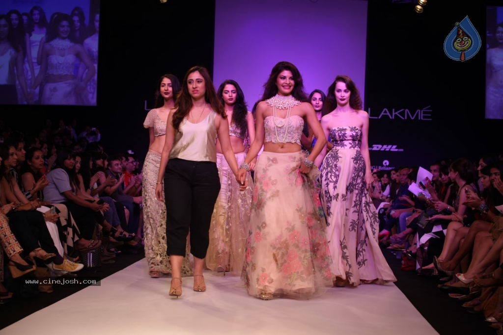 Bolly Celebs at LFW 2013 Winter Festive - 02 - 83 / 100 photos