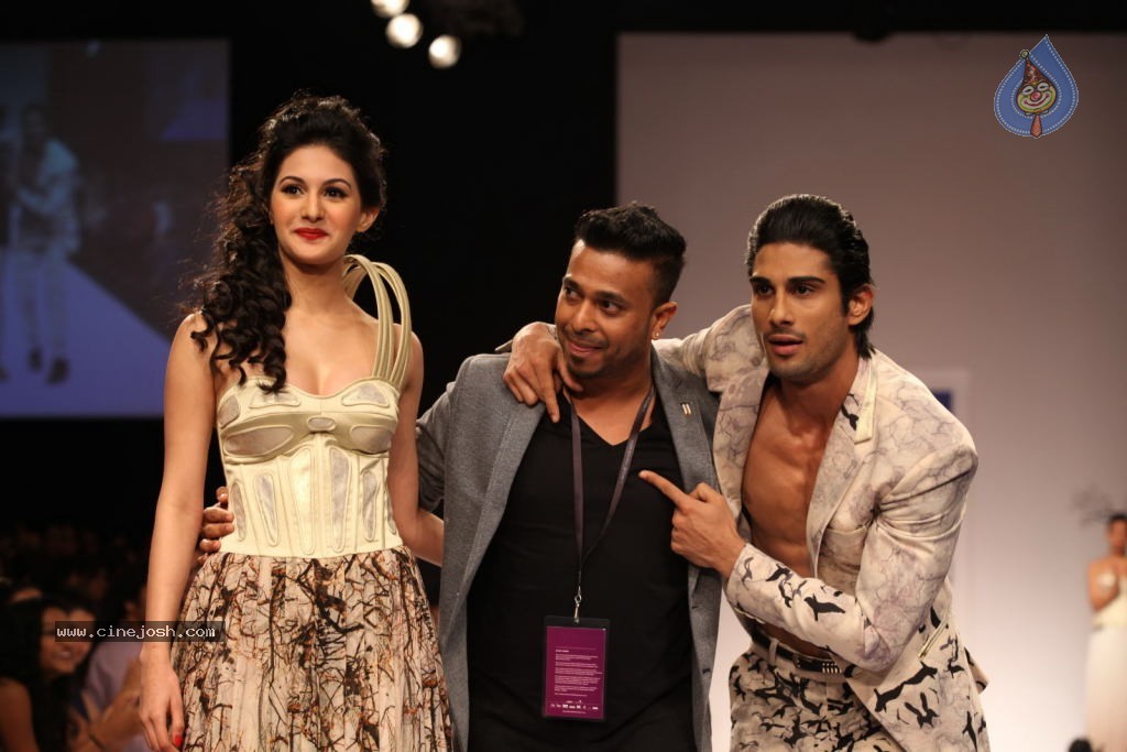Bolly Celebs at LFW 2013 Winter Festive - 02 - 84 / 100 photos