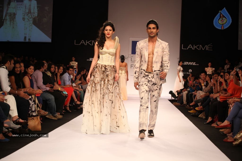 Bolly Celebs at LFW 2013 Winter Festive - 02 - 91 / 100 photos