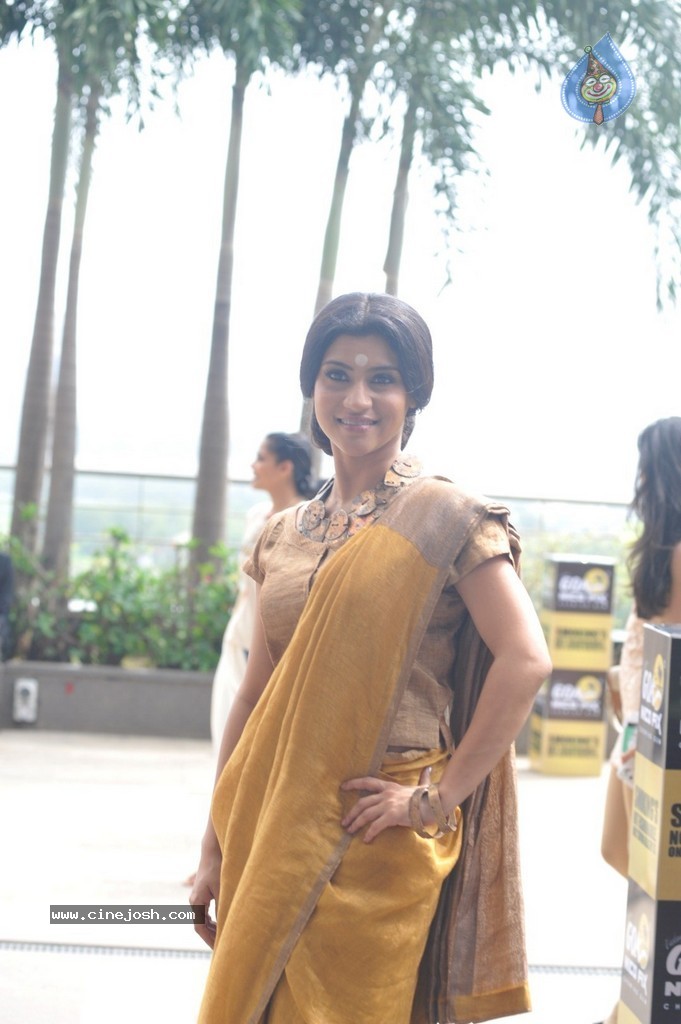 Bolly Celebs at LFW Winter Festive 2014 - 16 / 81 photos