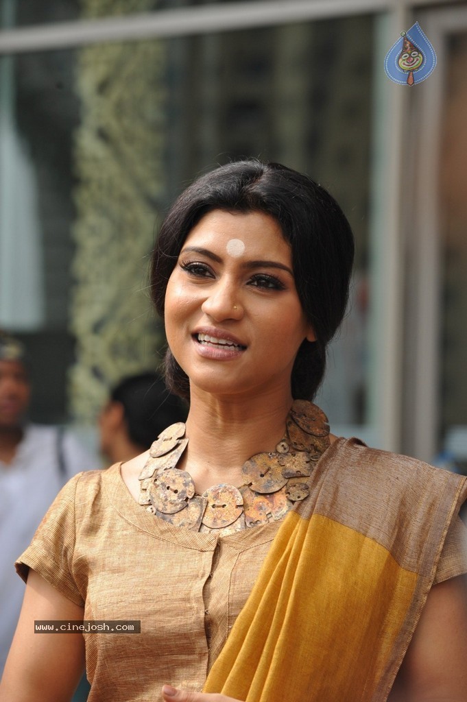 Bolly Celebs at LFW Winter Festive 2014 - 49 / 81 photos