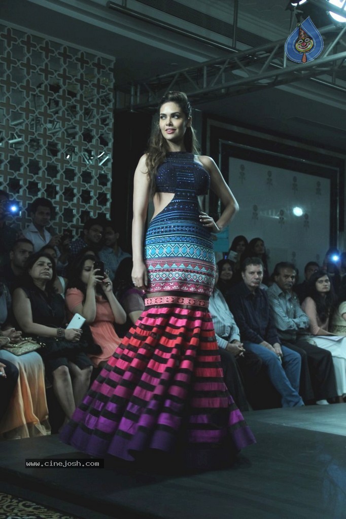 Bolly Celebs at LFW Winter Festive 2014 Grand Finale - 27 / 67 photos