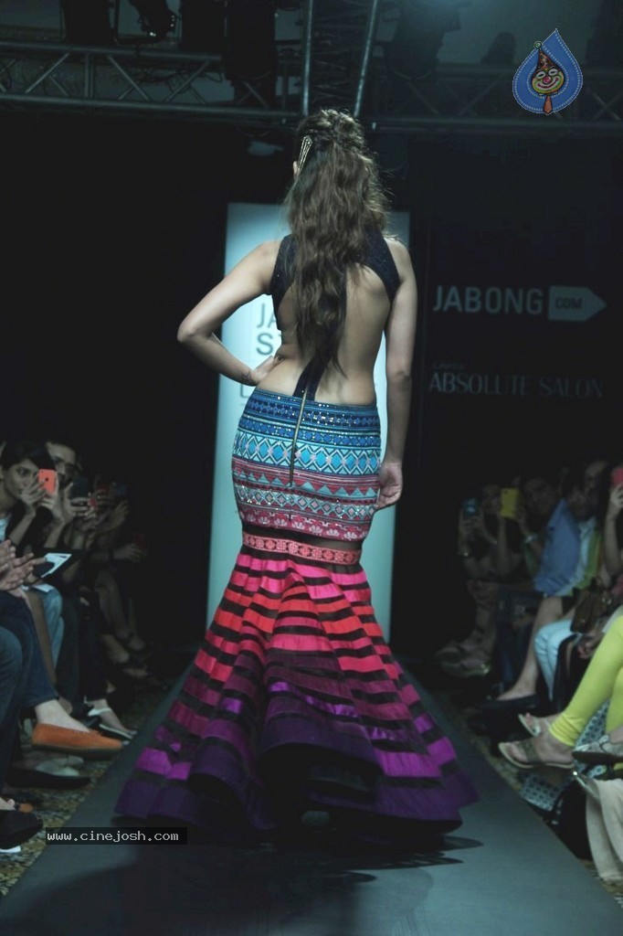 Bolly Celebs at LFW Winter Festive 2014 Grand Finale - 40 / 67 photos