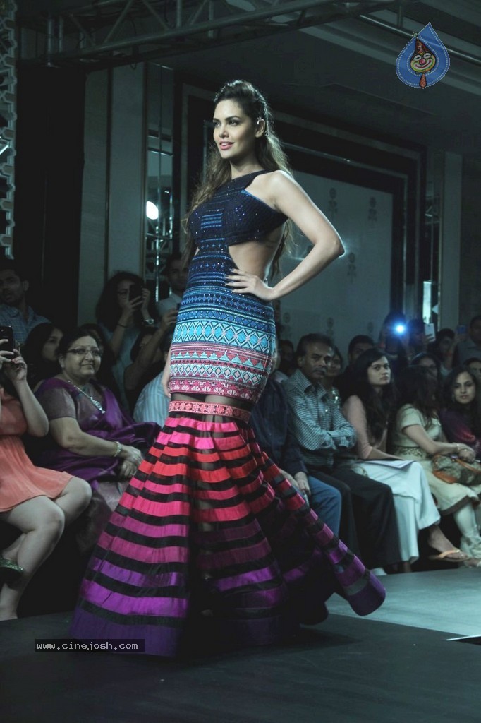 Bolly Celebs at LFW Winter Festive 2014 Grand Finale - 52 / 67 photos
