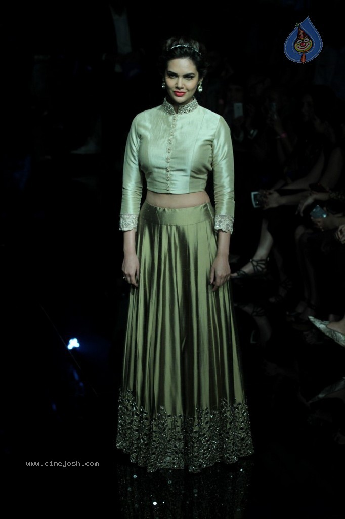 Bolly Celebs at LFW Winter Festive 2014 Grand Finale - 62 / 67 photos