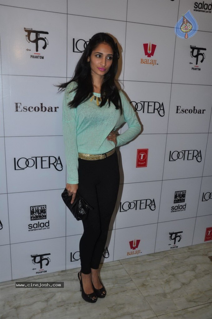 Bolly Celebs at Lootera Success Bash - 1 / 92 photos