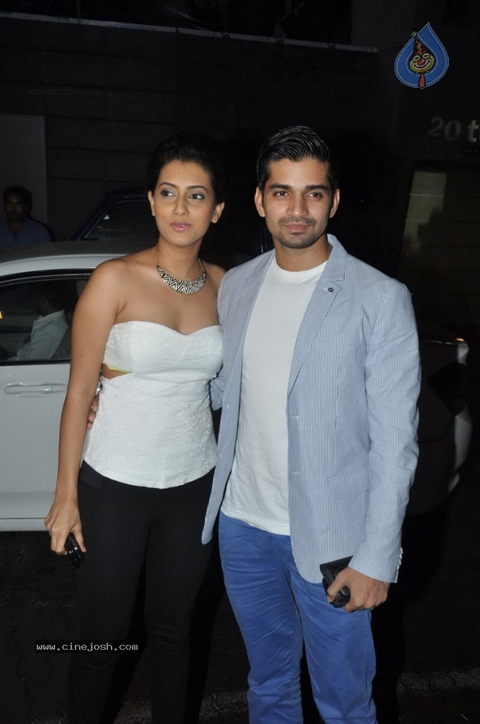 Bolly Celebs at Lootera Success Bash - 12 / 92 photos