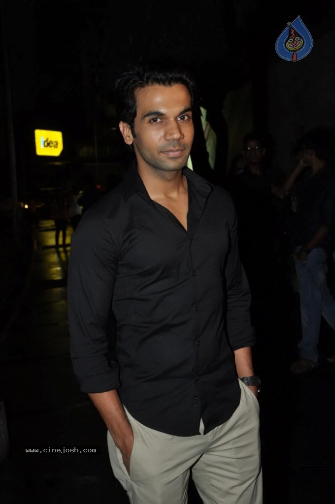 Bolly Celebs at Lootera Success Bash - 26 / 92 photos