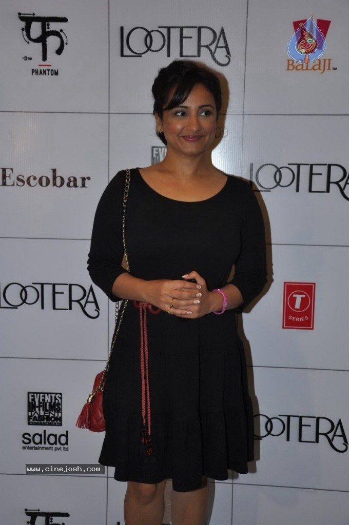 Bolly Celebs at Lootera Success Bash - 44 / 92 photos