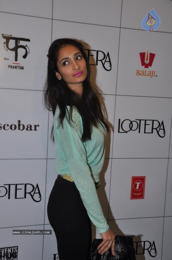 Bolly Celebs at Lootera Success Bash - 54 / 92 photos