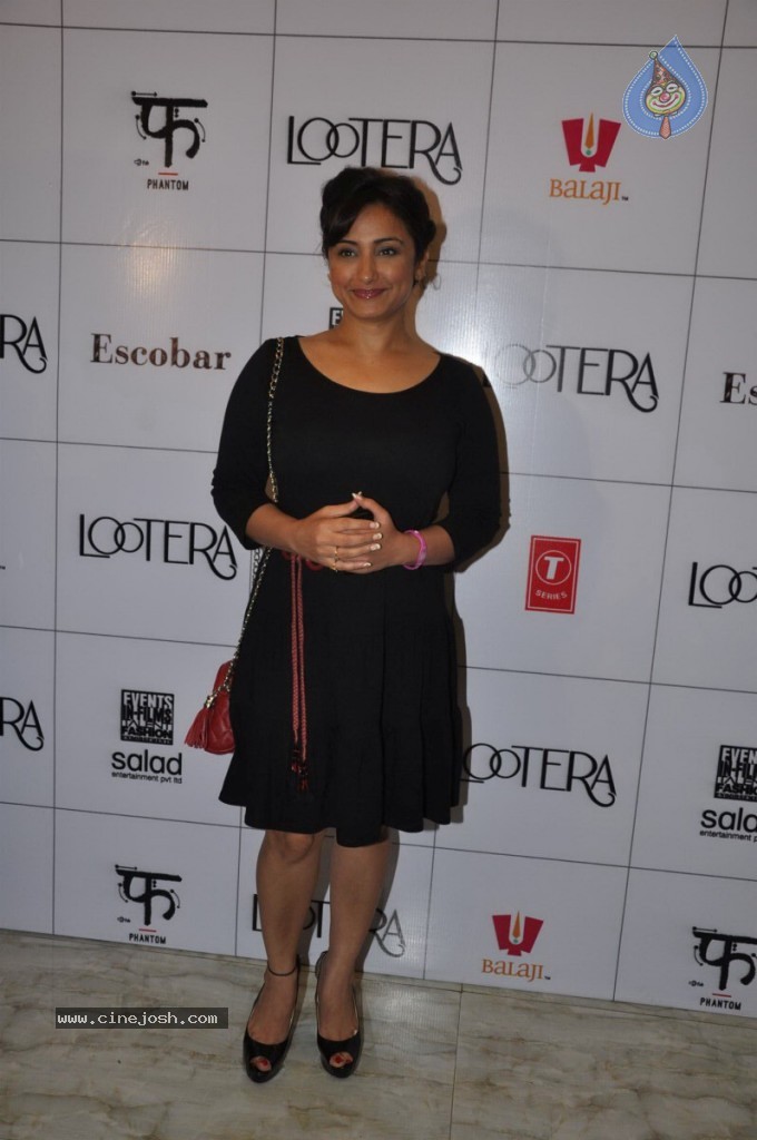 Bolly Celebs at Lootera Success Bash - 57 / 92 photos