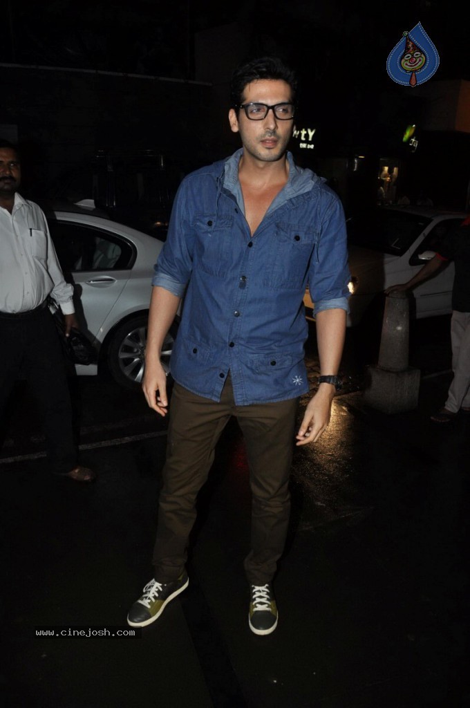 Bolly Celebs at Lootera Success Bash - 75 / 92 photos