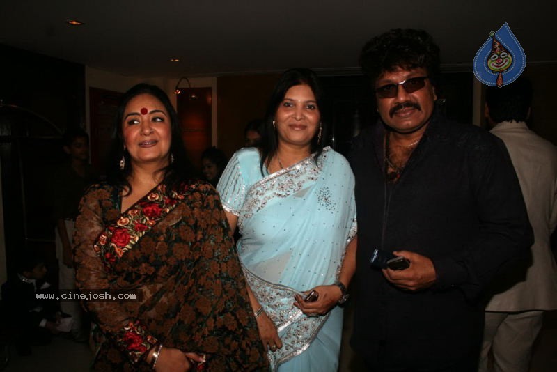 Bolly Celebs at Lyricist Sameer Daughter Wedding Reception - 15 / 24 photos