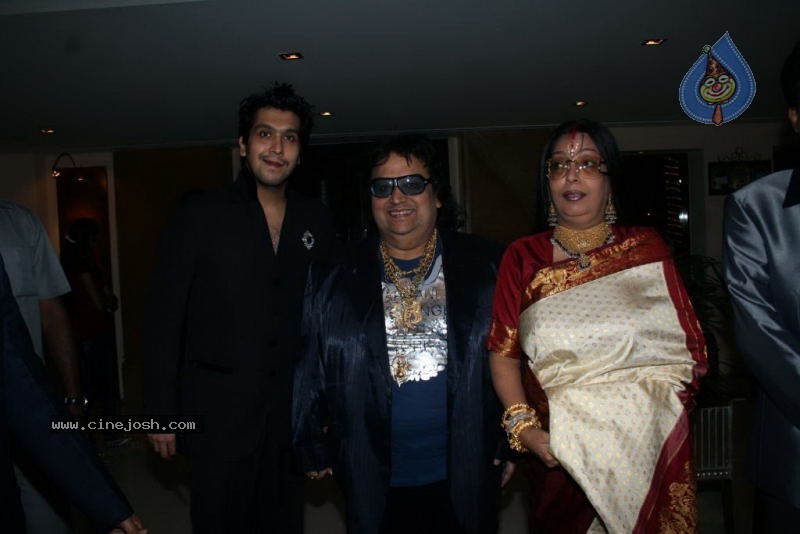 Bolly Celebs at Lyricist Sameer Daughter Wedding Reception - 23 / 24 photos