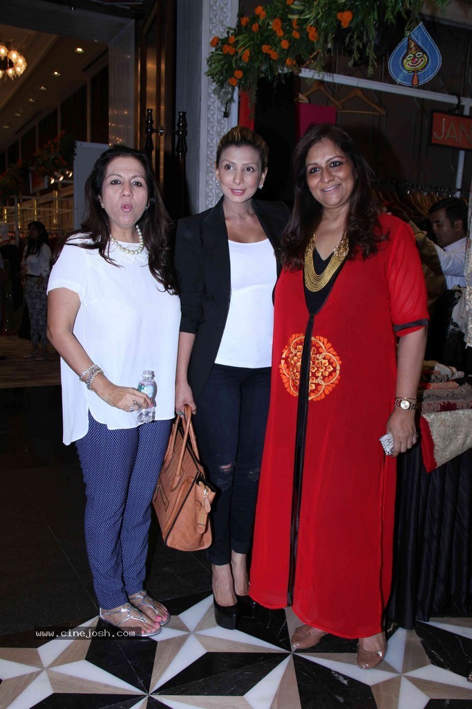 Bolly Celebs at Mana Shetty Araaish Exhibition  - 4 / 30 photos