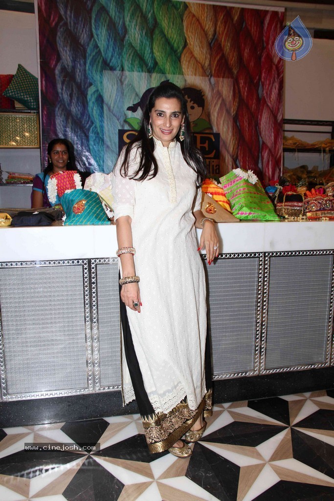 Bolly Celebs at Mana Shetty Araaish Exhibition  - 6 / 30 photos