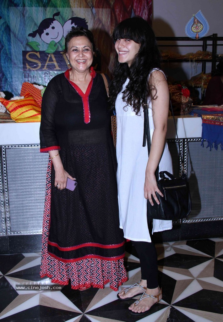 Bolly Celebs at Mana Shetty Araaish Exhibition  - 12 / 30 photos