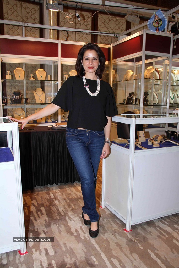 Bolly Celebs at Mana Shetty Araaish Exhibition  - 13 / 30 photos
