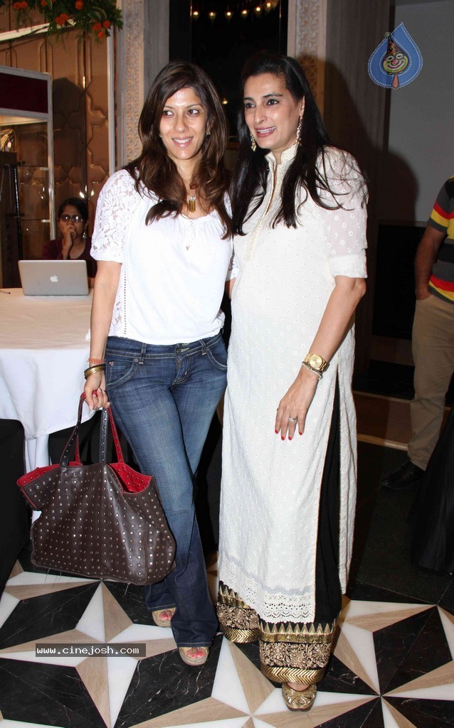 Bolly Celebs at Mana Shetty Araaish Exhibition  - 19 / 30 photos