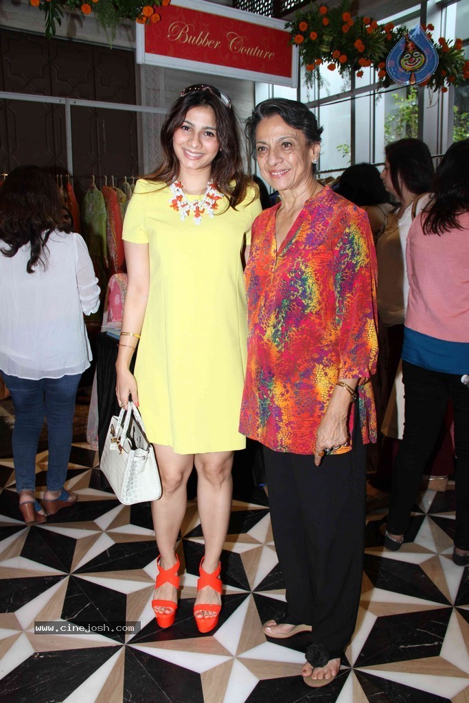 Bolly Celebs at Mana Shetty Araaish Exhibition  - 20 / 30 photos