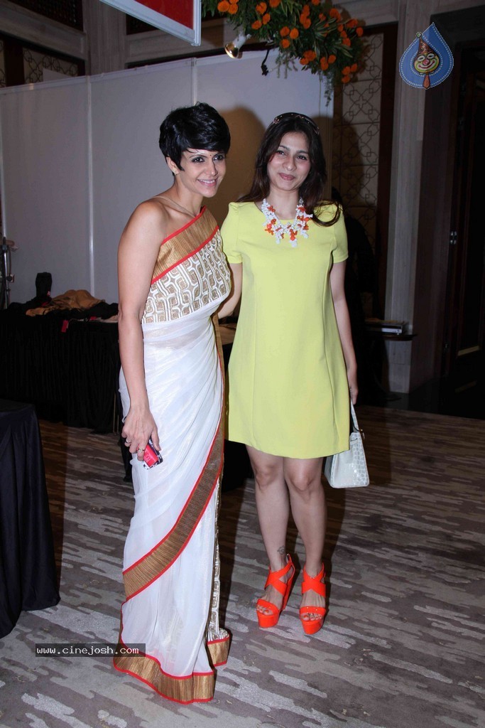 Bolly Celebs at Mana Shetty Araaish Exhibition  - 21 / 30 photos