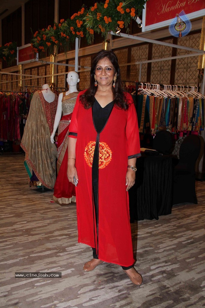 Bolly Celebs at Mana Shetty Araaish Exhibition  - 23 / 30 photos