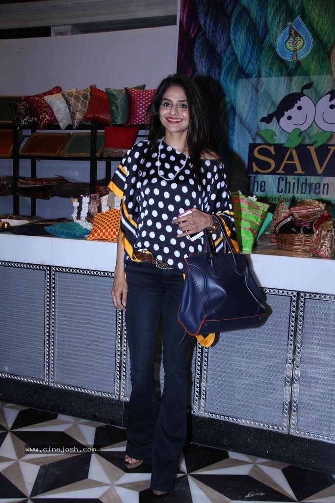 Bolly Celebs at Mana Shetty Araaish Exhibition  - 26 / 30 photos