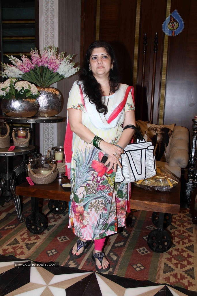 Bolly Celebs at Mana Shetty Araaish Exhibition  - 27 / 30 photos