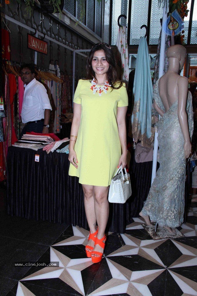 Bolly Celebs at Mana Shetty Araaish Exhibition  - 30 / 30 photos