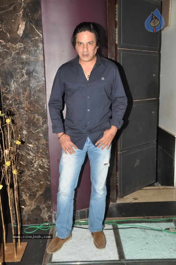 Bolly Celebs at Manali Jagtap Fashion Show - 54 / 58 photos