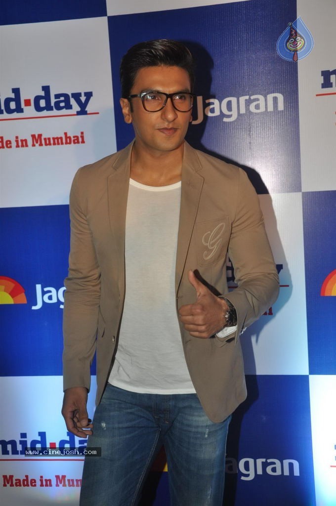 Bolly Celebs at Mid Day Newspaper Relaunch Party - 83 / 152 photos