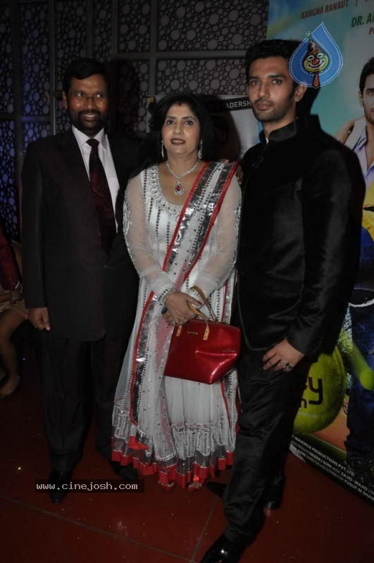 Bolly Celebs at Miley Naa Miley Hum Premiere Show - 12 / 62 photos