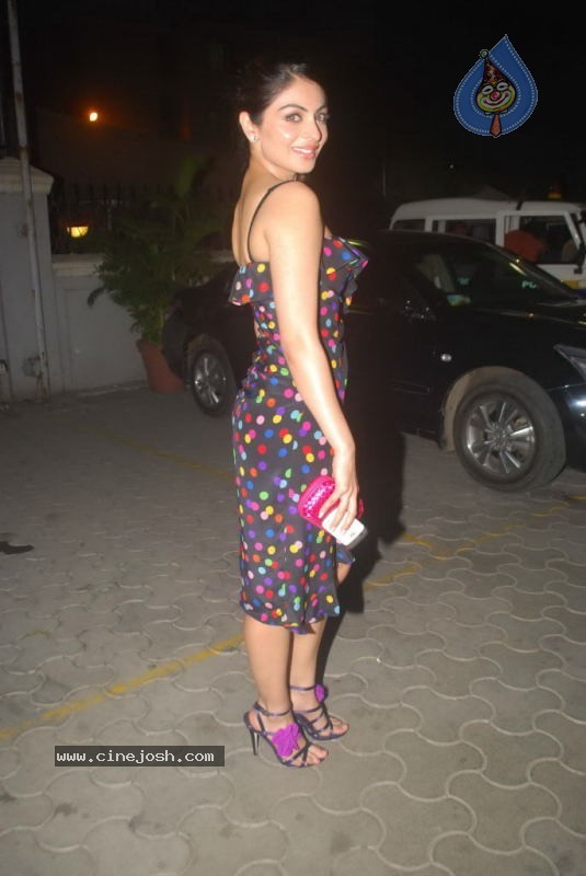 Bolly Celebs at Miley Naa Miley Hum Premiere Show - 45 / 62 photos