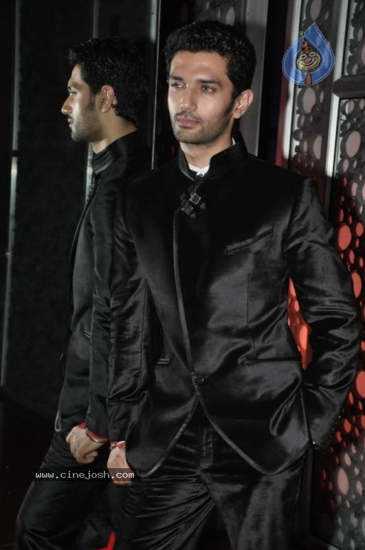 Bolly Celebs at Miley Naa Miley Hum Premiere Show - 48 / 62 photos