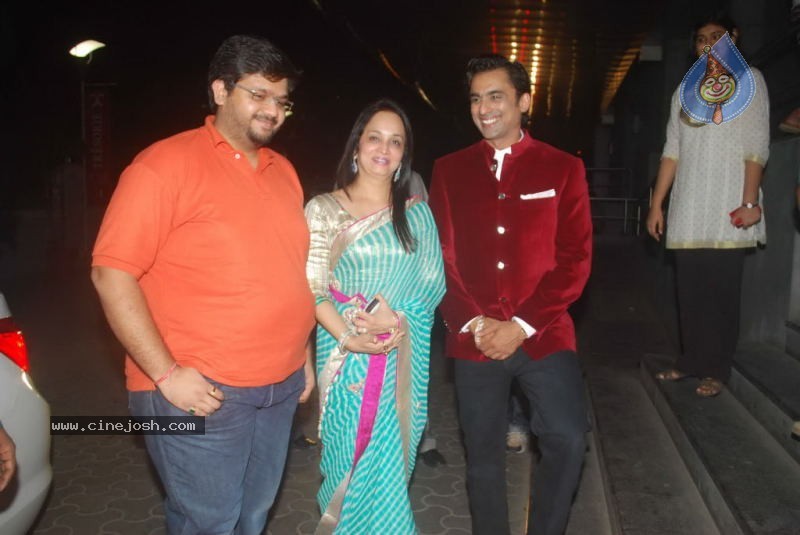 Bolly Celebs at Miley Naa Miley Hum Premiere Show - 61 / 62 photos