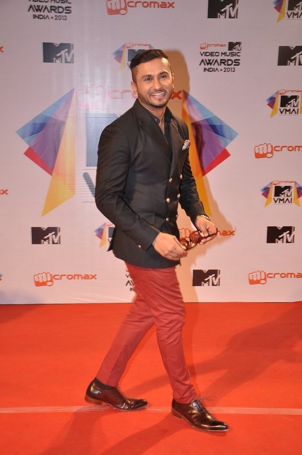 Bolly Celebs at MTV Video Music Awards  - 53 / 150 photos