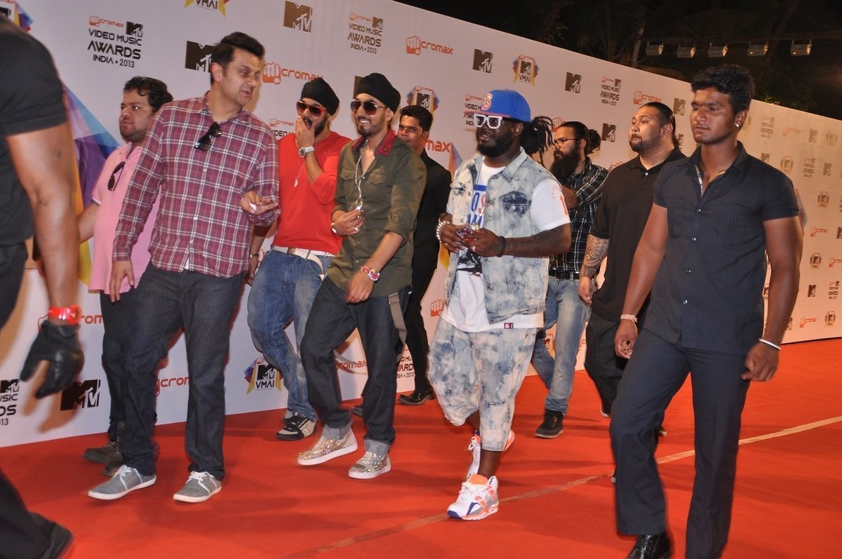 Bolly Celebs at MTV Video Music Awards  - 66 / 150 photos