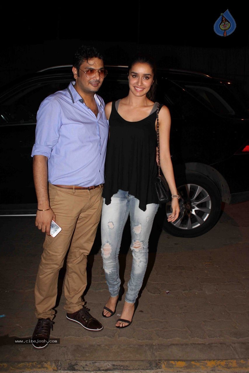 Bolly Celebs at Mukesh Chabbra Bday Party 01 - 54 / 87 photos