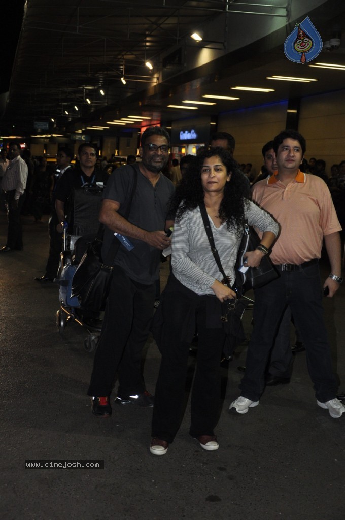 Bolly Celebs at Mumbai Airport - 31 / 31 photos