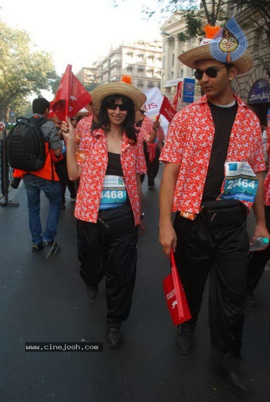 Bolly Celebs at Mumbai Marathon 2011 - 4 / 96 photos