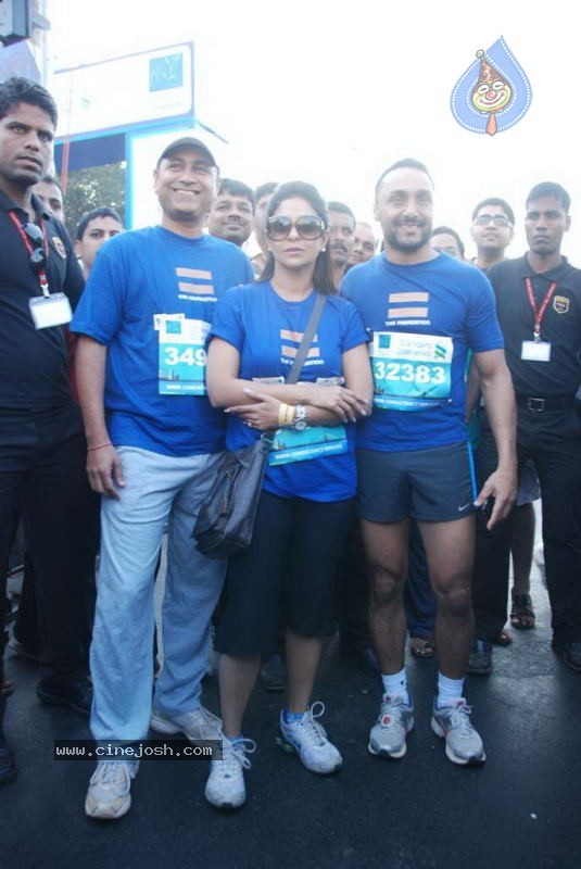Bolly Celebs at Mumbai Marathon 2011 - 84 / 96 photos