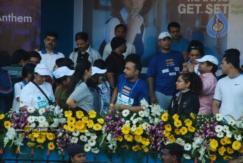 Bolly Celebs at Mumbai Marathon 2011 - 86 / 96 photos
